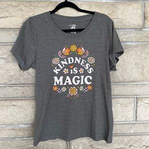 Natural Life Short sleeve T-shirt size L. Color is actually closer to army green